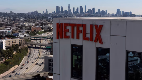 Netflix Plans to Sack 800 Workers as Streaming War Intensifies